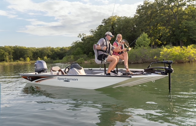 Choosing Between Aluminum and Fiberglass Bass Boats: Key Differences Explained