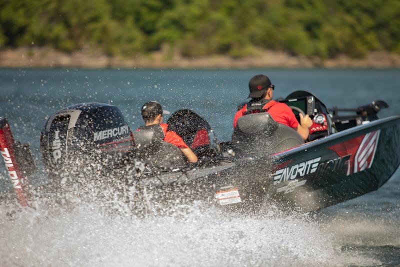 Aluminum vs Fiberglass Bass Boats: Performance, Durability, and Cost Comparison