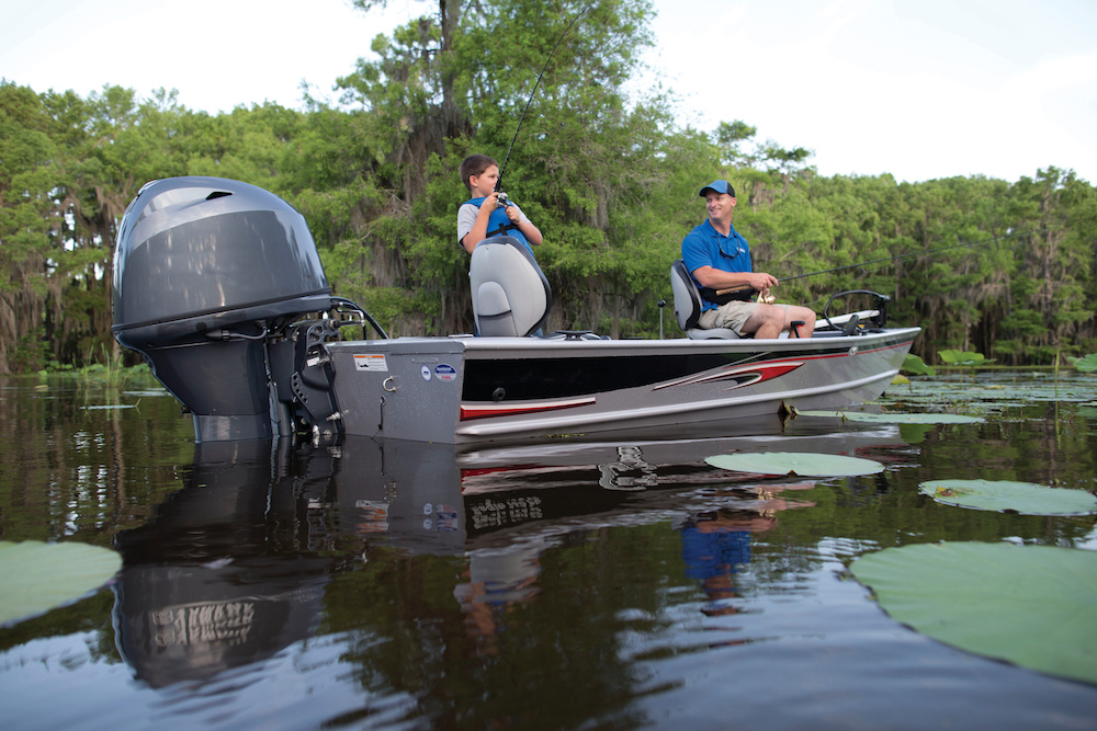 Choosing Between Aluminum and Fiberglass Bass Boats: Key Differences Explained