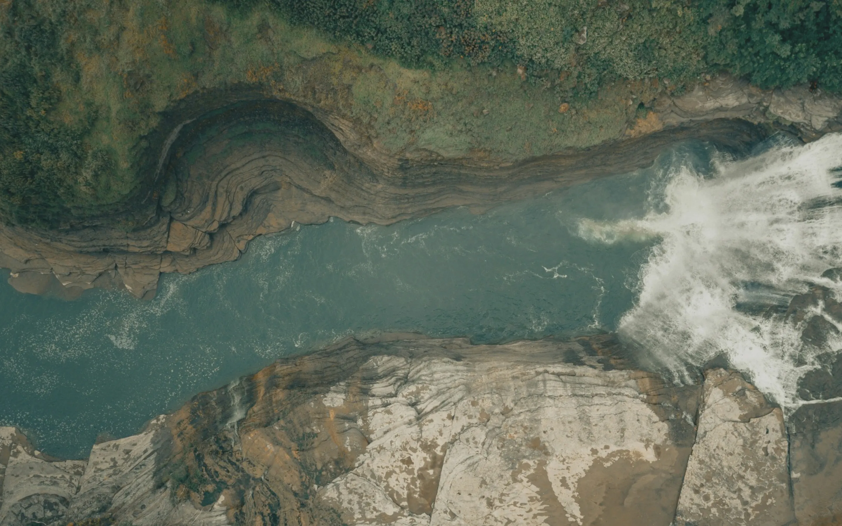 Discover the Crooked River Flow Below Bowman Dam